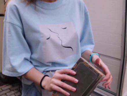 她摔手机的那一刻,我泪奔了! @师太 #抖音小助手 #俄罗斯