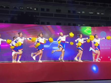 #楚才高中#啦啦操#元旦晚会
上才艺,女孩们棒棒哒