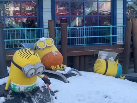 小黄人园区有几个小黄人?你知道吗?
北京天气太冷,湖里的小黄人嘴都冻住了
#北京环球影城 #迪士尼疯狂动物城 #小黄人 #小黄人鲍勃 #亲子游玩好去处