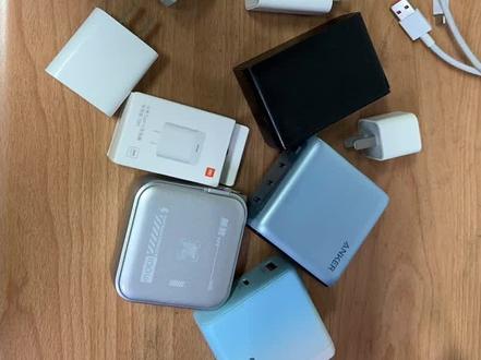大功率充电头简单横评
安克140w 作为行业标杆级别的充电器 纹波极其优秀 各个功率段 都只有20左右纹波 是国标的1/10 其他两家也都符合国标 不过脉致毕竟是杂牌 不能长时间烤机100w容易烧毁 用料方面还是不足 倍思就是中规中矩 前面纹波都不太理想 100w纹波却出奇的好
#安克 #倍思 #脉致 #充电器 #评测