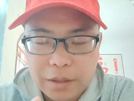 孩子随母姓被赶出家门,你支持谁?单从随母姓这个事儿来说,我觉得可以商量,但是从这个事件的具体情况来说,我支持老人!长子长孙,你让人改姓,于情于理都不行!#随母姓 #上热门