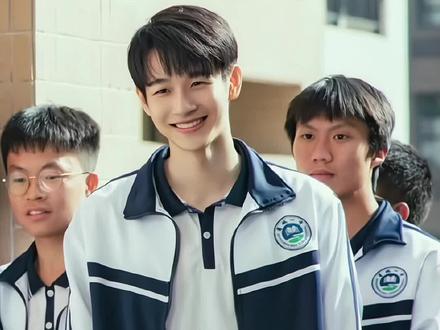 作为演员
我消失了很长时间
作为吴迪飞
我一直在好好的生活
谢谢我的勇气
让我过上了自己想要的生活
不要害怕深渊无穷
也不必在意他人的眼光和评价
祝每个人永远都有选择自己生活的勇气
#吴迪飞 #他跨越山海而来 #星引力计划 #男演员日常 #停更