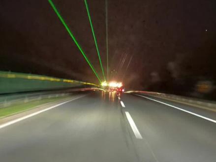 高速龙门架上的射灯作用到底是什么?#汽车知识