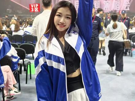 是谁家总裁唱歌给我们听,是徐良呀 #徐良