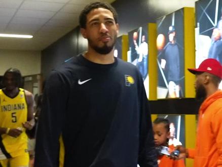 现役NBA球星的菜鸟“噩梦”谁第一个无情“摩擦”了他们? #哈利伯顿 被欧文哈登秀了一脸,迈尔斯特纳被考辛斯无情打爆#nba故事汇 #篮球人物 #nba季后赛