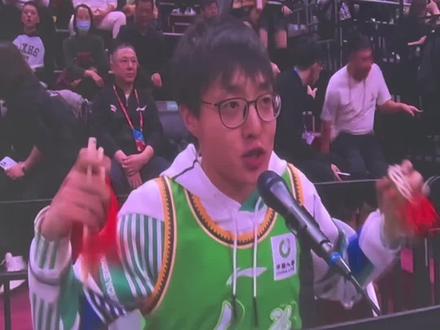 多才多艺的MC梁佳烁这天津快板让现场氛围直接拉满#辽宁男篮 #梁佳烁