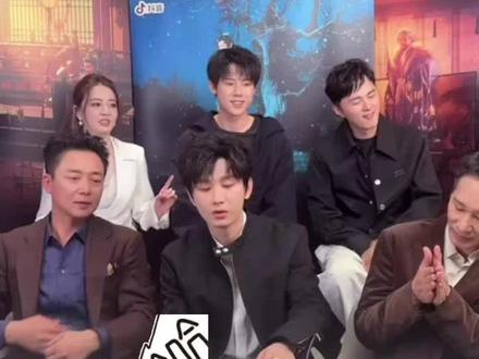 成毅心里真是藏不了一点事啊,抽到虎贲时的那小眼神,那小动作#成毅#长安二十四计剧宣#直播剪辑