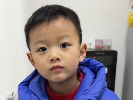 小鱼丸请开始你的表演!给大家画个小鸡!大家帮我看看觉得像吗?