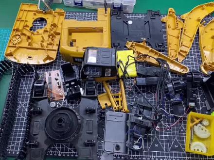 汇纳挖掘机模型改装教程,#抖音热门 #儿童玩具 #玩具 #汇纳 #游乐设备 #挖掘机