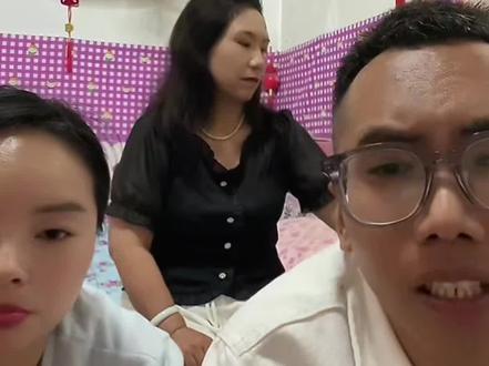 大网红从小父母离异不易,一个人在外闯当二十余年,为了孩子至今