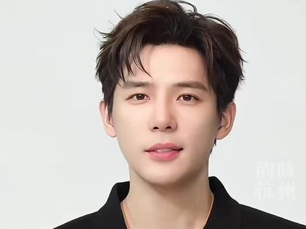 网友们真的把“专业王哥”摇来了!“成分复杂”的浙江籍演员#王安宇 为“浙BA”打call。#王安宇为浙BA加油 #浙BA有哪些名场面 #浙江城市篮球联赛