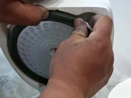 美的电饭煲锅盖 密封圈 安装成功还是老公厉害 终于可以闷饭啦 分享给大家#技术活 #电饭煲 #密封胶 #密封