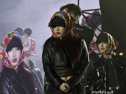 一起来唱这个大花轿~张艺兴纯粹就是改编的神来的!唢呐一出来人又麻了,加上新编曲新编舞依然保留那个字正腔圆儿的中国味儿!那就全对!#张艺兴 #染色体家族演唱会 #染色体跨年晚会 #所有人来看张艺兴这19秒 #无限循环张艺兴的大花轿