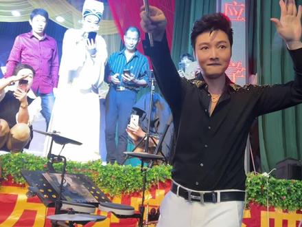 建德梁祝越剧团来龙港浦后演出,今晚《绣球缘》架子鼓大师应学明也来了@龙港大叔 正在直播