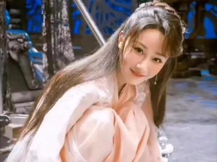 杨紫拍《香蜜》转场炸穿短视频