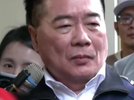 3月27日,国民党前民意代表、台湾时事评论员蔡正元即将入狱服刑。他因涉及 “三中案” 及侵占阿波罗公司资产案,被判处有期徒刑三年六个月。入狱前他接受采访时表示:“风萧萧兮淡水寒,老夫一去兮必再复返”,最后手捧鲜花向众人挥手道别。