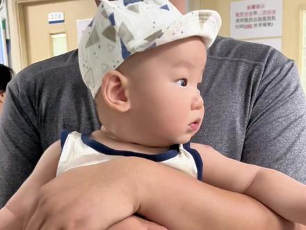 上次发带大年激光去咖啡斑的记录,发现居然这么多宝宝有相同情况。三个月后了,我们今天来复诊啦!说他恢复的不错,原本计划打4次的,现在打个3次应该就可以了~然后去六个月体检,身高71.6,体重9.5kg,长得太快,让他每天吃ad 和钙,dha有条件的话也可以吃起来了!其他的检查项目都预约到8月份了,今天没做上。最后祝他爹生日快乐~#记录真实生活 #六个月体检 #咖啡斑 #胎记去除