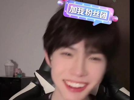 安静真的很真诚 小何有嘴真的很心水 过生日的互动好可爱啊#何秋亊 #安静公主 #阔爱炸了