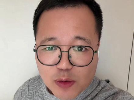 今年该不会才是真正的苏超元年吧? #苏超 #苏超新球衣发布 #连云港 #泰州 苏超冠军泰州队的球衣上居然没有那颗代表冠军的星,主办方忘了?还是今年才是真正的苏超元年,第一届苏超?