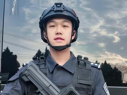 敢问阁下怎么称呼?@平安湖北 @武汉特警 #公安宣传 #官方整活