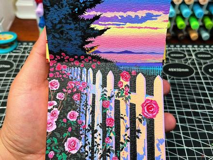 晚霞与玫瑰|丙烯马克笔|附色号步骤 把黄昏的粉紫天空,和爬满玫瑰的栅栏,都画进小本子里。
风里有海的味道,还有玫瑰在悄悄绽放✨
🖊️:恩米
📒:@星以文创
👀:六条
#丙烯马克笔 #跟着抖音学画画 #翻翻乐#绘画过程#风景