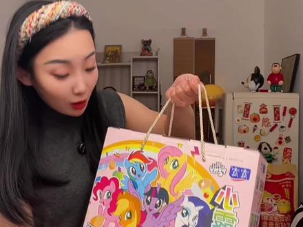 #露露 居然和#小马宝莉 出了个杏仁露!这次小朋友都得抢着喝#承德露露 #过年送礼 #备年货