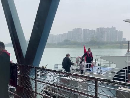 南宁终于有属于自己的水上巴士了,单程票只要5块钱/人,往返民生码头到孔庙码头,每天2班次,你愿意来体验么?#南宁 #邕江 #水上巴士 #南宁旅游 #水上公交