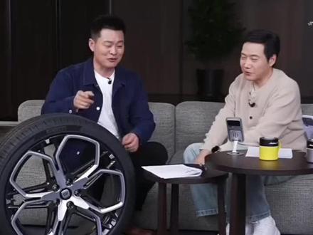 新一代su7轮毂依然是颜值在线
#小米su7 #小米汽车 #小米su7实车亮相 #轮毂