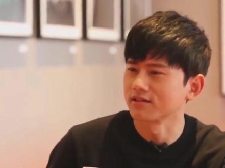 40岁还学00后?张杰的“张杰腰”,比模仿王嘉尔更值得被看见#张杰 #王嘉尔 #娱乐评论大赏