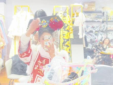 在北京怎么能不体验一次格格装呢!
#上热门话题🔥🔥🔥 #北京 #初雪 #格格驾到 #旅行推荐官