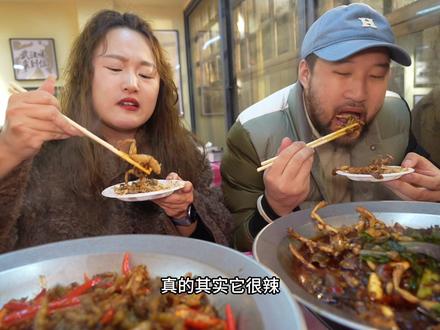 武汉的幸福指数真的太高了!鳝鱼克马,红椒克马做的真不错,没想到还有鳝鱼烧麦!今天吃的也太舒服了!#武汉 #武汉美食 #武汉旅游 #黄鹤楼 #人间烟火