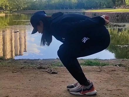 成人在学习轮滑之前,最好先练习10天的陆地基本功,千万不要买完鞋后就着急上脚,这里有完整的教学计划#轮滑 #速度轮滑 #轮滑教学 #爱轮滑 #基本功 @DOU+小助手