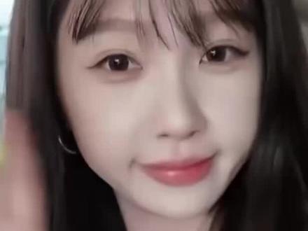 嗨,亲爱的小石榴们,我是虞书欣。