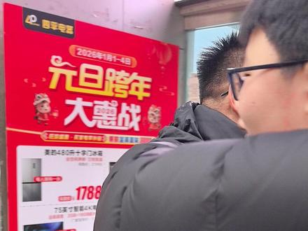 荒野道友和小粉丝合影 #张家界七星山#张家界七星山骆驼杯#老六荒野