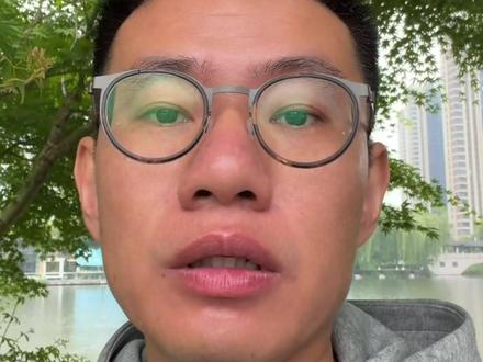 领完失业金,这一步不做,看病全自费! 很多人领完失业金就以为万事大吉,却不知道一个关键大坑:失业金到期当月,医保会自动暂停参保。失业金最后一个月,一定要主动查医保状态。别等生病要用时才发现停保,到时候不仅补缴麻烦,还可能有等待期,甚至影响后续续保,看病全自费。#中年失业 #失业金 #医保 #灵活就业 #五险一金