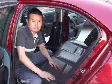 如何拆卸汽车后排坐椅?