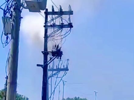 变压器着火了越救越大还爆炸了知道怎么回事吗?#变压器着火#电工 #高压