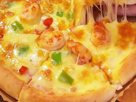 放假在家想吃披萨🍕,我教你轻松做,好吃又美味#美食 #美食制作分享 #动手自己做美食仪式感满满