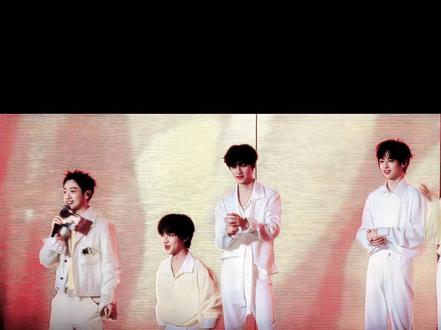 TFBOYS忠实迷弟,随舞站出来跳《大梦想家》第一人魏子宸 整理了一个帝国随舞小合集,夸夸这个跳了15首随舞的努力瓜瓜!💙素材感谢:@koki_Oct (大梦想家&加油!AMIGO)@咬一口瓜 (大梦想家)@innopeace_27(宠爱,青春修炼手册)@瓜宸星(是你) #TF家族新年音乐会 #TF四代 #随机舞蹈 #魏子宸 #养成系