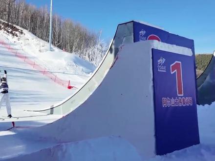 #新青年体育 据央视体育消息,2026年1月23日,国家体育总局冬季运动管理中心在官网公示了参加米兰-科尔蒂纳冬奥会的运动员名单。自由式滑雪空中技巧项目,运动员徐梦桃在列。35岁的徐梦桃即将踏上个人第五届冬奥会的征程,向着米兰的雪道发起冲击。她说:“结果交给过程,但目标永远是冠军。”#徐梦桃希望卫冕冬奥冠军