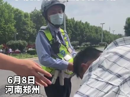 6月8日河南郑州,姐姐高考因带陶瓷牙套,考试需要证明,交警带弟弟火速赶来,事后弟弟一直鞠躬感谢!