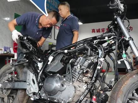 【豪爵铃木摩托-西安总店】铃木GSX250扛打原因,一拆便知!#西安豪爵铃木摩托精品店 #西安铃木摩托4S旗舰店 #天天摩托 #铃木GSX250车评 #GSX250拆解 #西安摩托城 #西安港务区华南城摩托城 #华南城摩托城 #西安灞桥摩托城 #西安高陵铃木摩托旗舰店 #西安临潼铃木摩托4S店 #西安东郊摩托城 #西安未央区铃木摩托店 #西安长安区铃木摩托工厂店 #西安曲江摩托城 #小索说车 #铃木GSX250