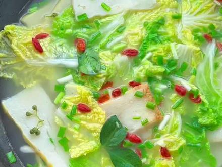 今天做的鱼糕汤,两个娃子特别喜欢,湖北特产鱼糕,那可是相当的出名,烧的汤很鲜美,比鱼汤好喝#家乡的味道 #鱼糕