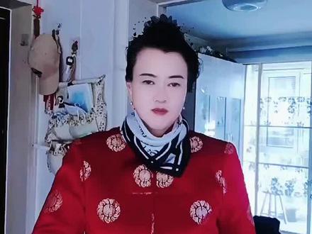 这段戏曲意思说明了天下第一爱是母爱!母亲为寻找儿子沿街乞讨,受尽贱熬!也就是说母亲最伟大,母亲最放心!古话说的对宁要叫街娘,不要做官爹!