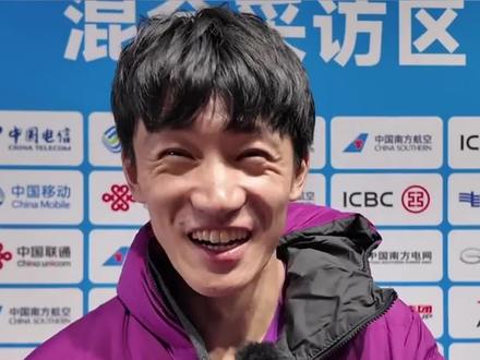 北方运动员也感受了一把广东的“天气特产” 我们广东的天气确实带点魔法伤害,运动员们已穿上羽绒服,网友:只要不下雨就没事的(编辑:打开书本)#十五运 #广东天气 #北方人在南方 #十五运 #降温