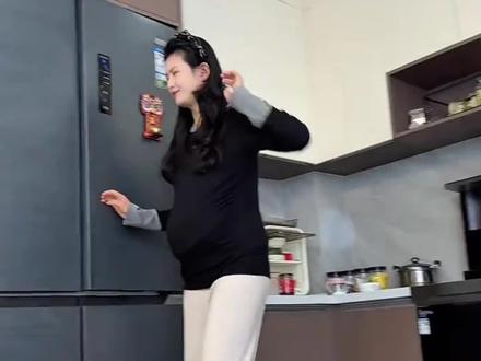 孕期肚子开始发紧发硬有下坠感就要开始用托腹带了,可以戴在里面的托腹带,用的内衣面料柔软亲肤,再也不怕托腹带在外面尴尬了#托腹带#托腹带早用早享受 #孕期囤货 #怀孕 #孕期