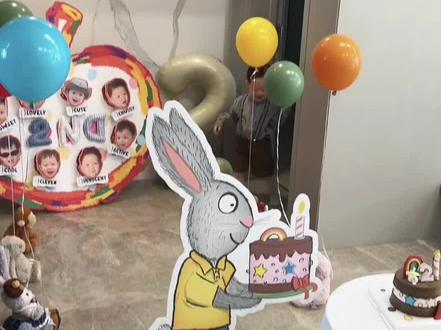 气球雨和苹果板的详细教程来啦!!熬夜剪辑完 希望对大家有帮助 最后的最后 谢谢大家的喜欢~(布置所需物品的链接和苹果背板原图我都放在评论区啦 需要的宝宝自取)#生日布置 #气球雨 #生日快乐🎂希望你永远健康长大