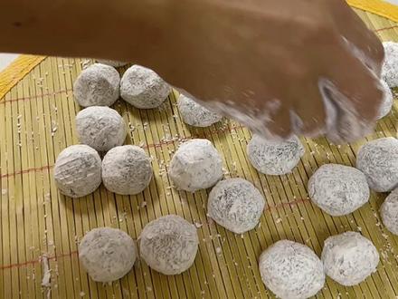@龙哥非遗菜 国庆节在家做美食,沂蒙山区非遗老菜滑丸子的做法。@金子的快乐生活#记录真实生活 #美食 #家常菜