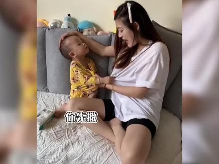 盘点小姨摆烂试带娃的搞笑名场面,你们看看这小姨带娃比妈妈厉害 #搞笑视频 #小姨带娃系列 #萌娃日常