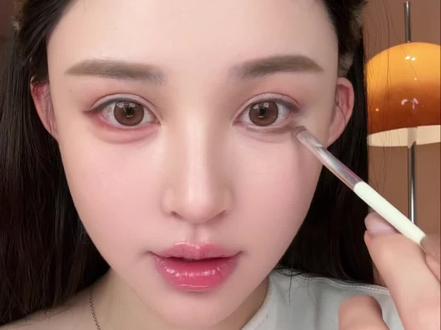 都别再用黑灰色的眼线画下至了#眼线笔 #下至 #卧蚕 #氛围感眼妆 #化妆技巧
